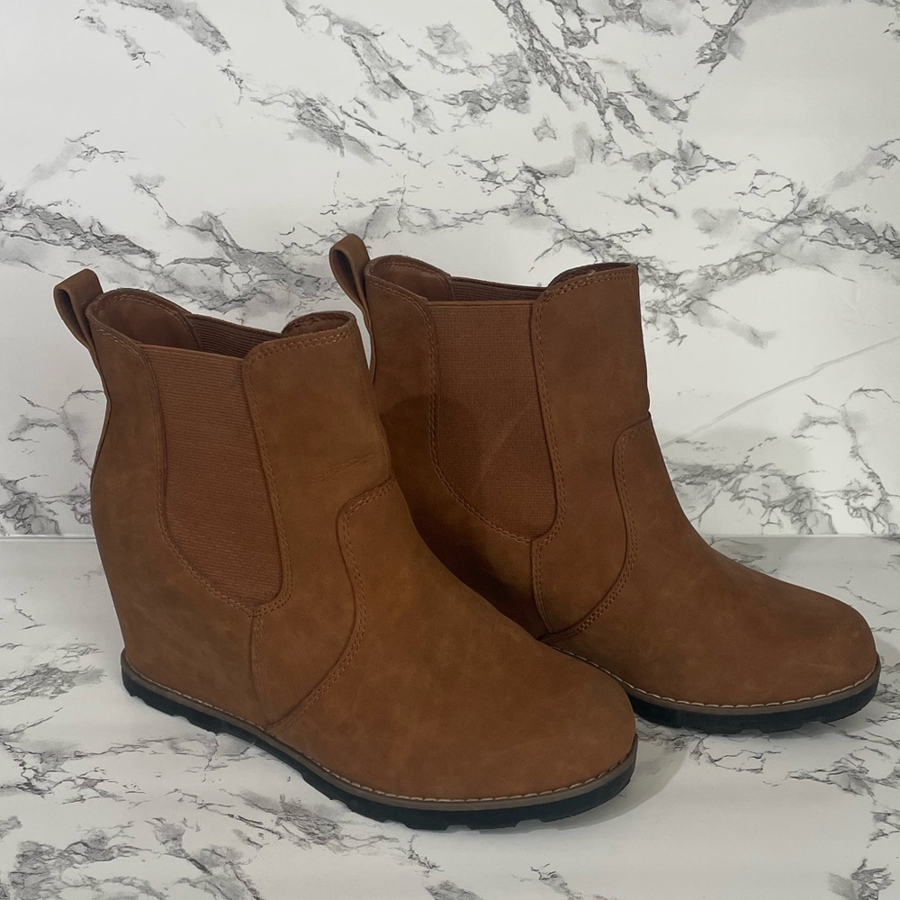 Universal Thread wedge booties
